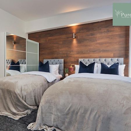 Superb House Manchester Near Etihad With Free Parking Sleeps 8 Eksteriør billede
