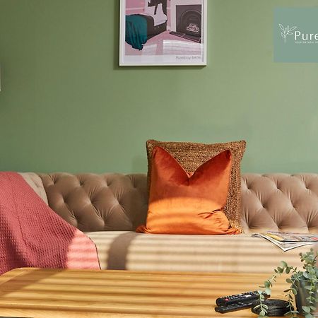 Superb House Manchester Near Etihad With Free Parking Sleeps 8 Eksteriør billede