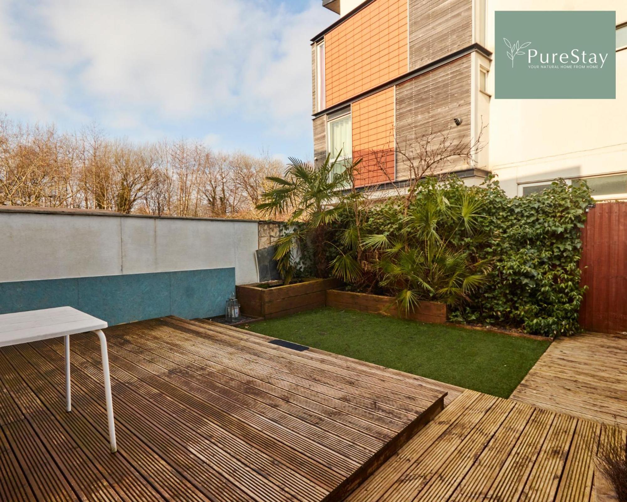 Superb House Manchester Near Etihad With Free Parking Sleeps 8 Eksteriør billede