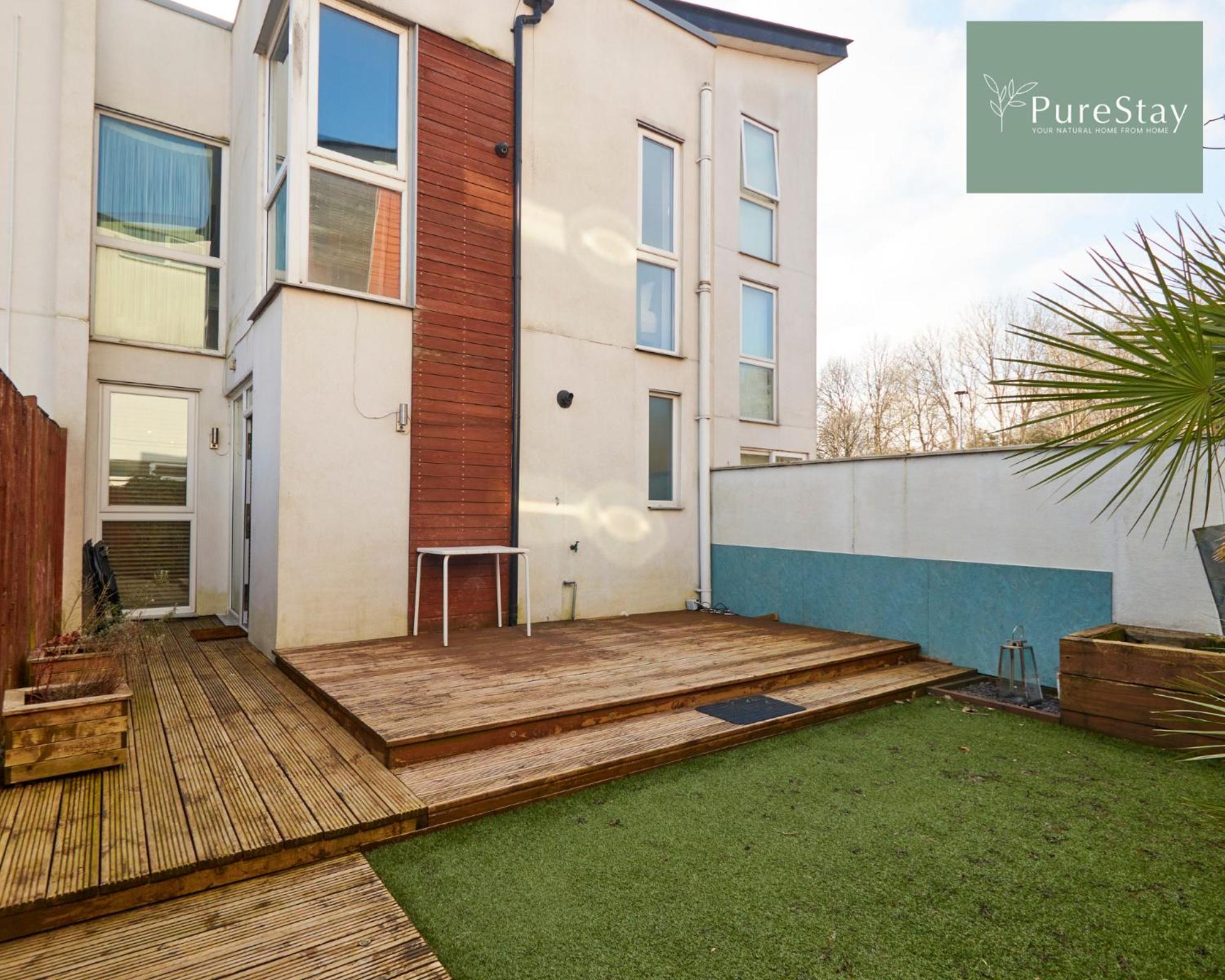 Superb House Manchester Near Etihad With Free Parking Sleeps 8 Eksteriør billede