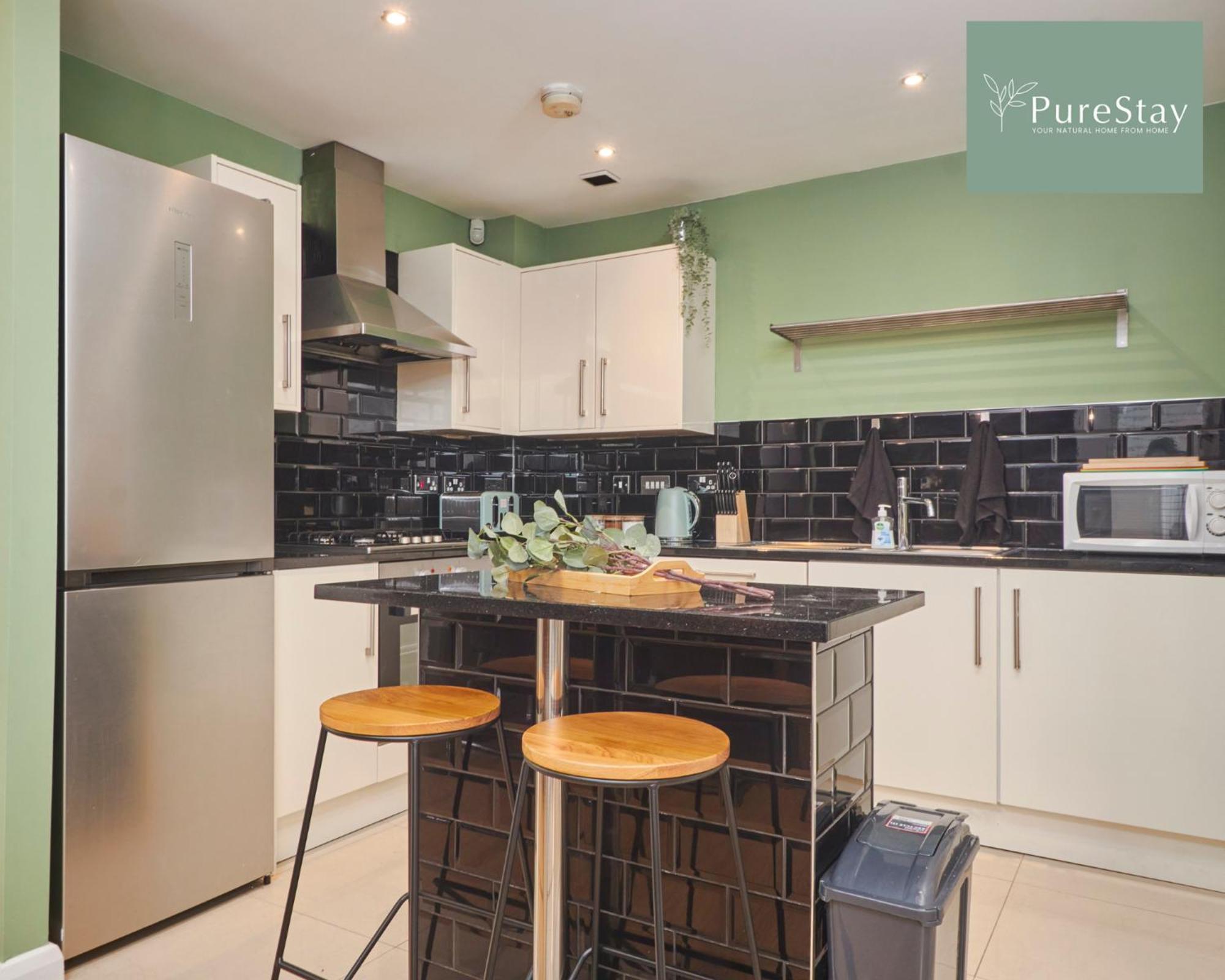 Superb House Manchester Near Etihad With Free Parking Sleeps 8 Eksteriør billede