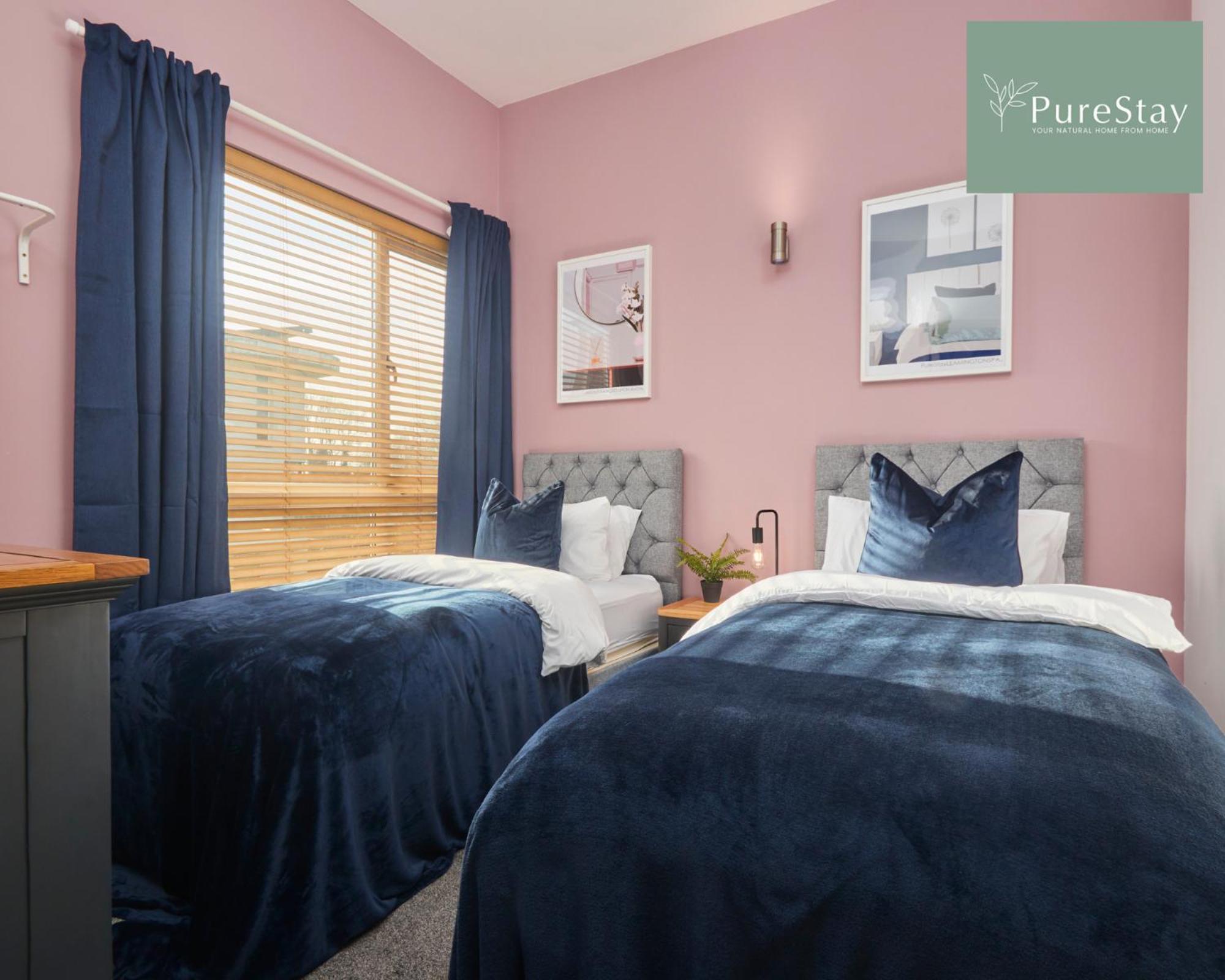 Superb House Manchester Near Etihad With Free Parking Sleeps 8 Eksteriør billede