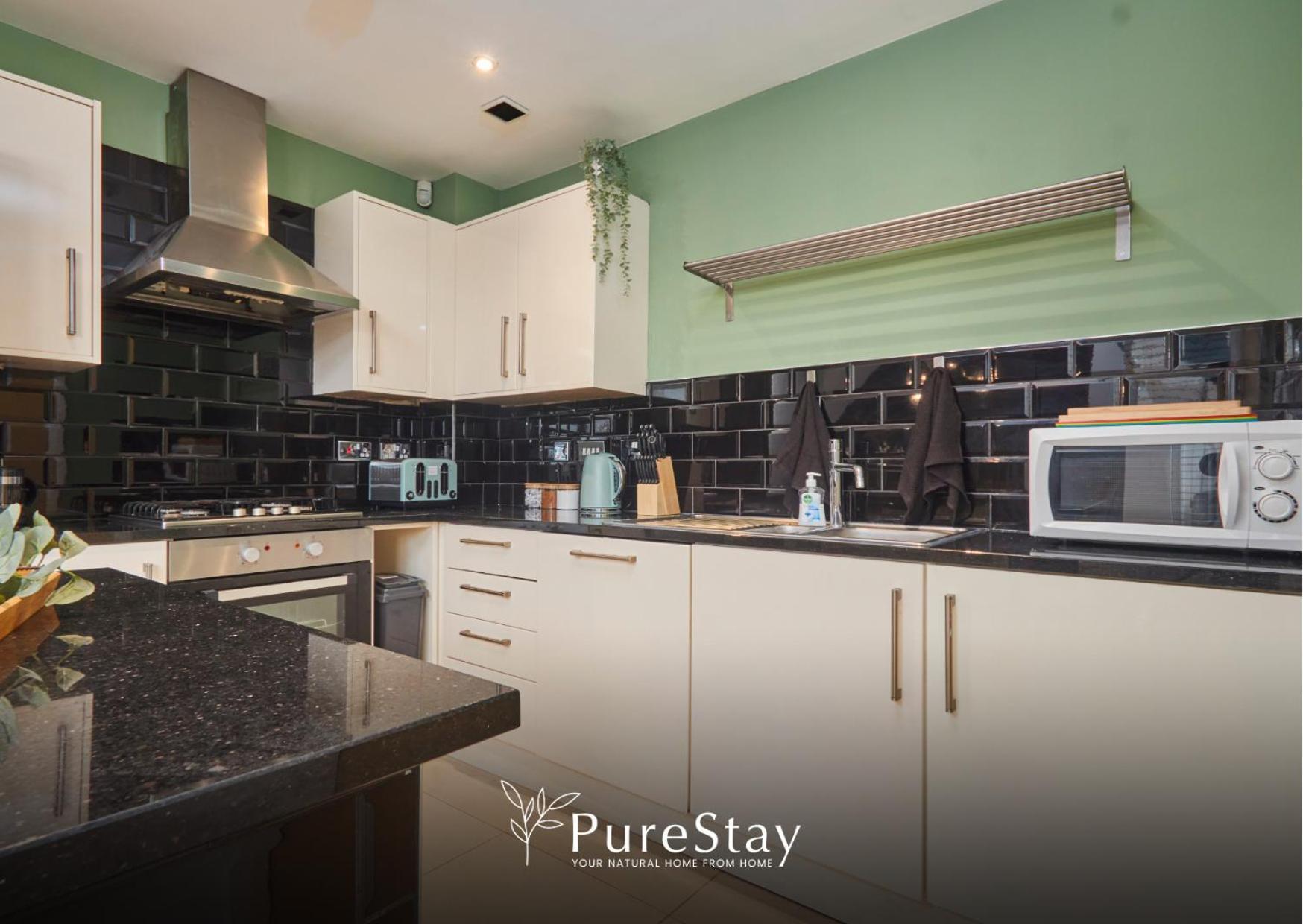 Superb House Manchester Near Etihad With Free Parking Sleeps 8 Eksteriør billede